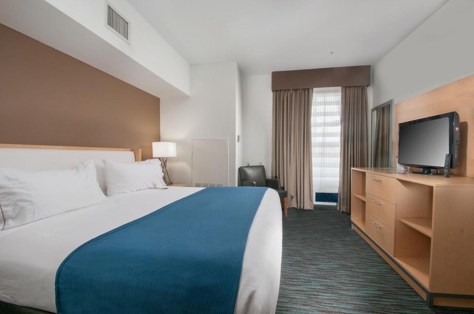 Holiday Inn Express Hotel & Suites San Antonio - Rivercenter Area
