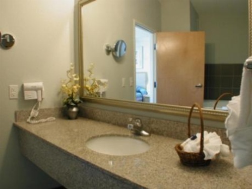 Holiday Inn Express Hotel & Suites San Antonio - Rivercenter Area image 41