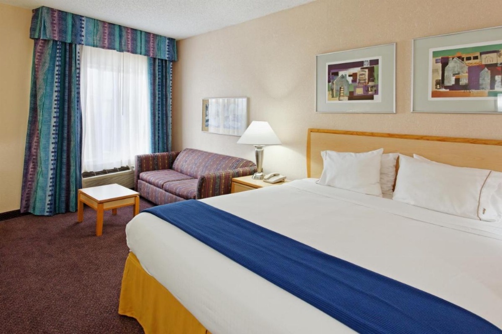 Holiday Inn Express Hotel & Suites San Antonio - Rivercenter Area Image 49